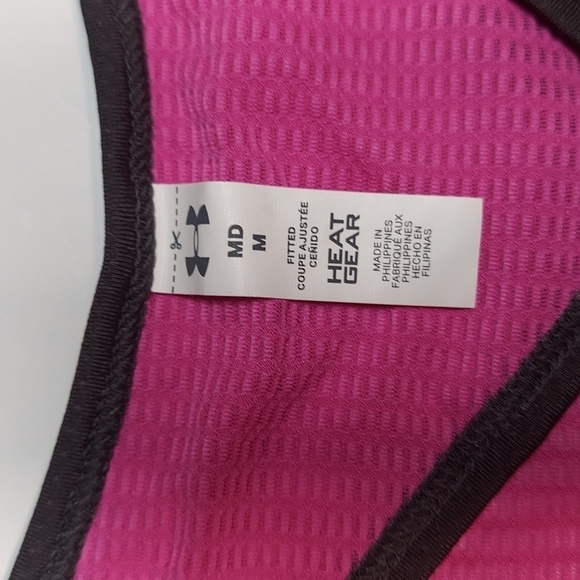 Under Armour Women’s Gray Pink Fitted Heat Gear Top Size Medium - Picture 2 of 5